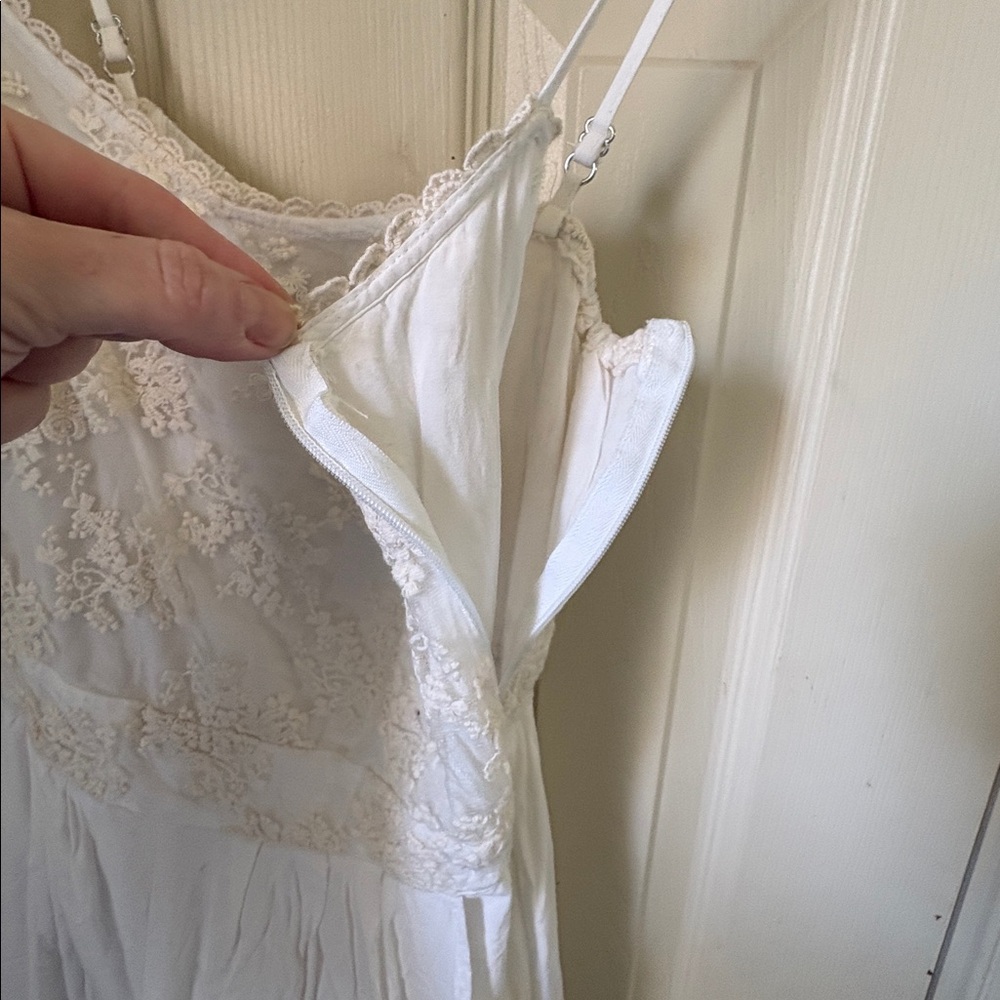 Kendall & Kylie Cream Lace Romper - Picture 5 of 7